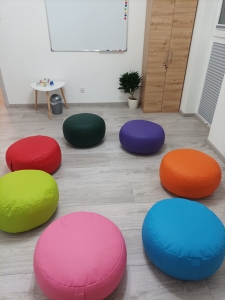 Sala na zajęcia grupowe dla dzieci i młodzieży, trening umiejętności społecznych, tus, Ząbki, marki, zielonka, rembertów, zacisze, osiedle wilno, targówek, poradnia psychologiczna